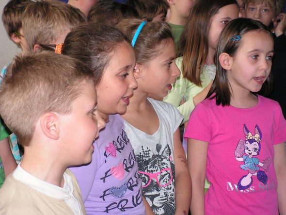 2012. április 11-én a gyerekek szabadon választott József Attila versekkel készültek.