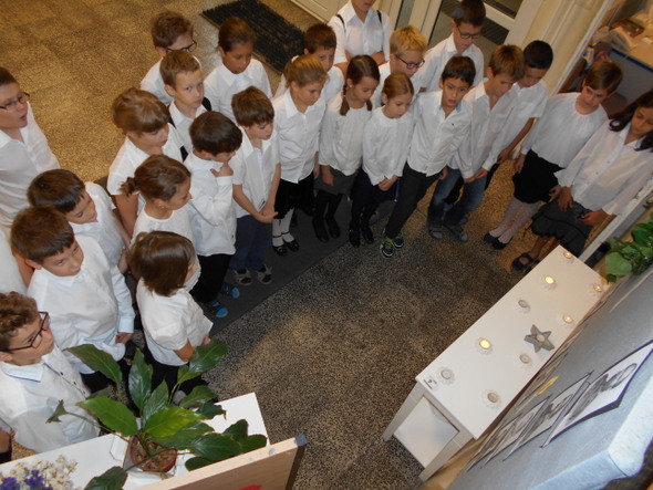 Október 6-án iskolarádión keresztül emlékeztünk meg a tizenhárom aradi honvédtisztről.