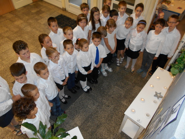 Október 6-án iskolarádión keresztül emlékeztünk meg a tizenhárom aradi honvédtisztről.